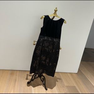 Classy classic black dress black on top and metallic yarn